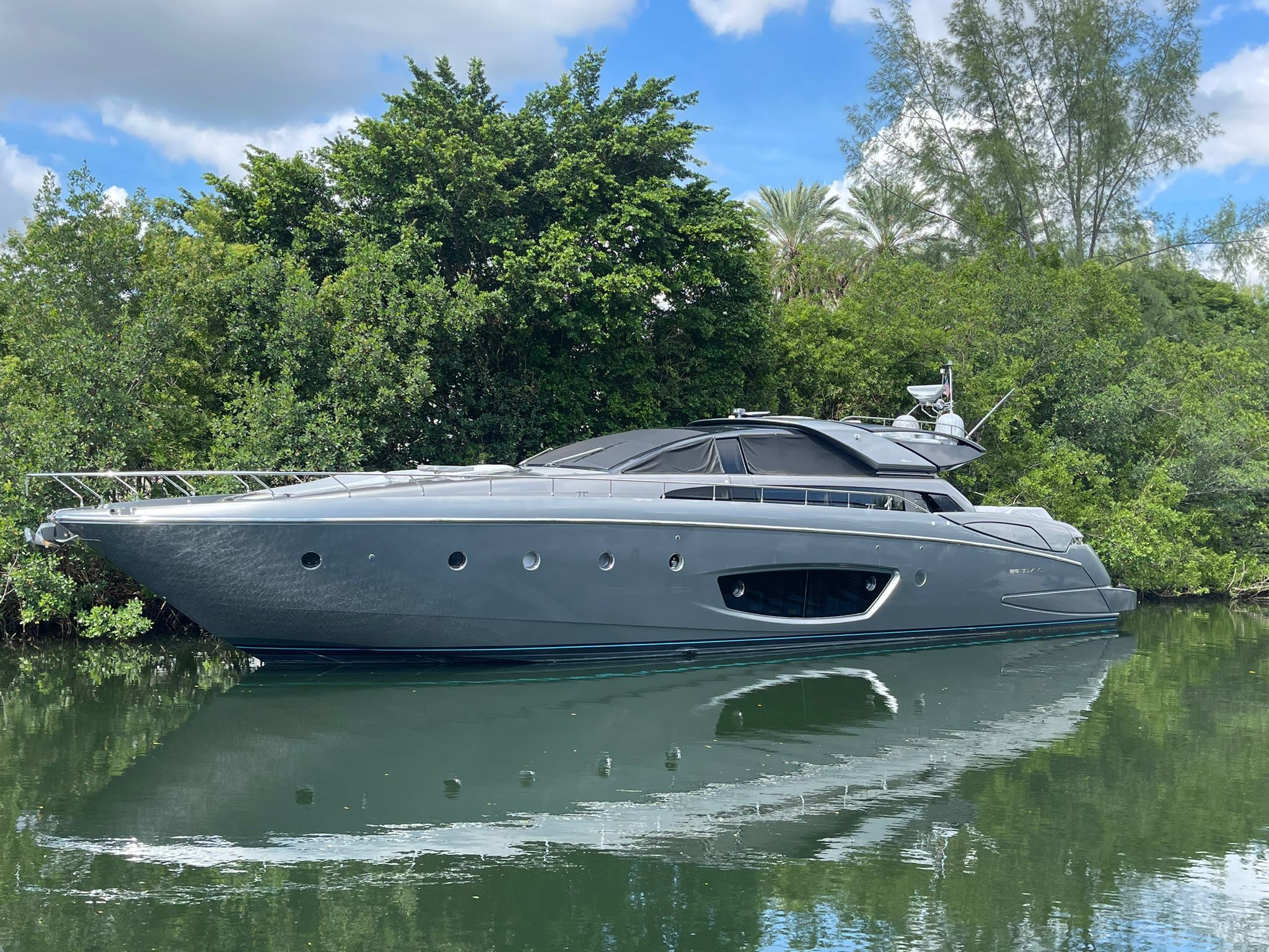 Boat wrapping service done in Miami. Final Result.